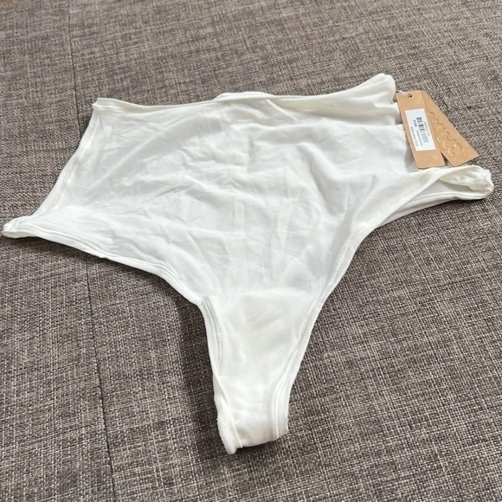 Skims Fits Everybody High Waisted Thong - Picture 11 of 12